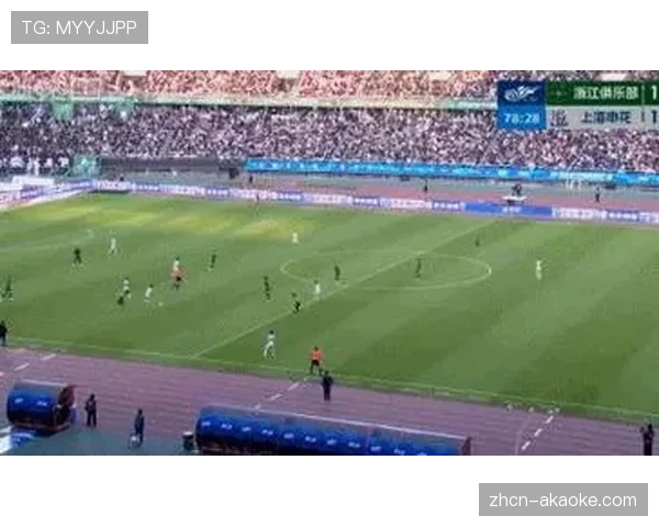 关键瞬间:科隆点球被VAR取消,主裁判经回看认定进攻方越位在先